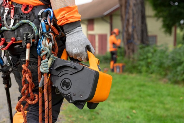 Husqvarna x Skylotec Power Ascender uden batteri og lader