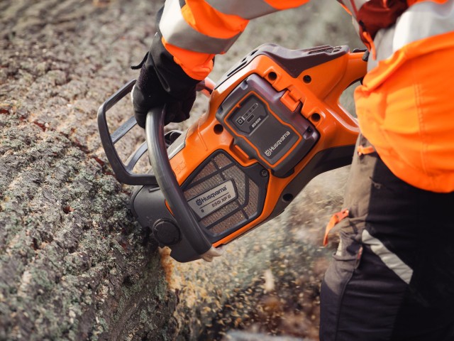Husqvarna 550i XP® batterimotorsav 15" – .325" C33, uden batteri
